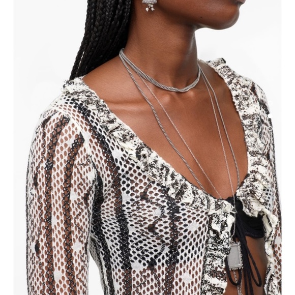 ZARA Limited Edition Frame Necklace - Picture 4 of 10